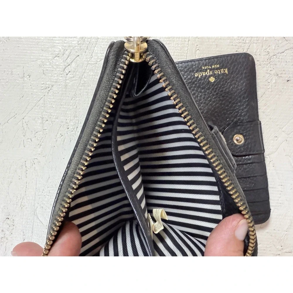 Kate Spade NY Black Leather Zip Wallet Wristlet with Striped Lining PWRU3997‎